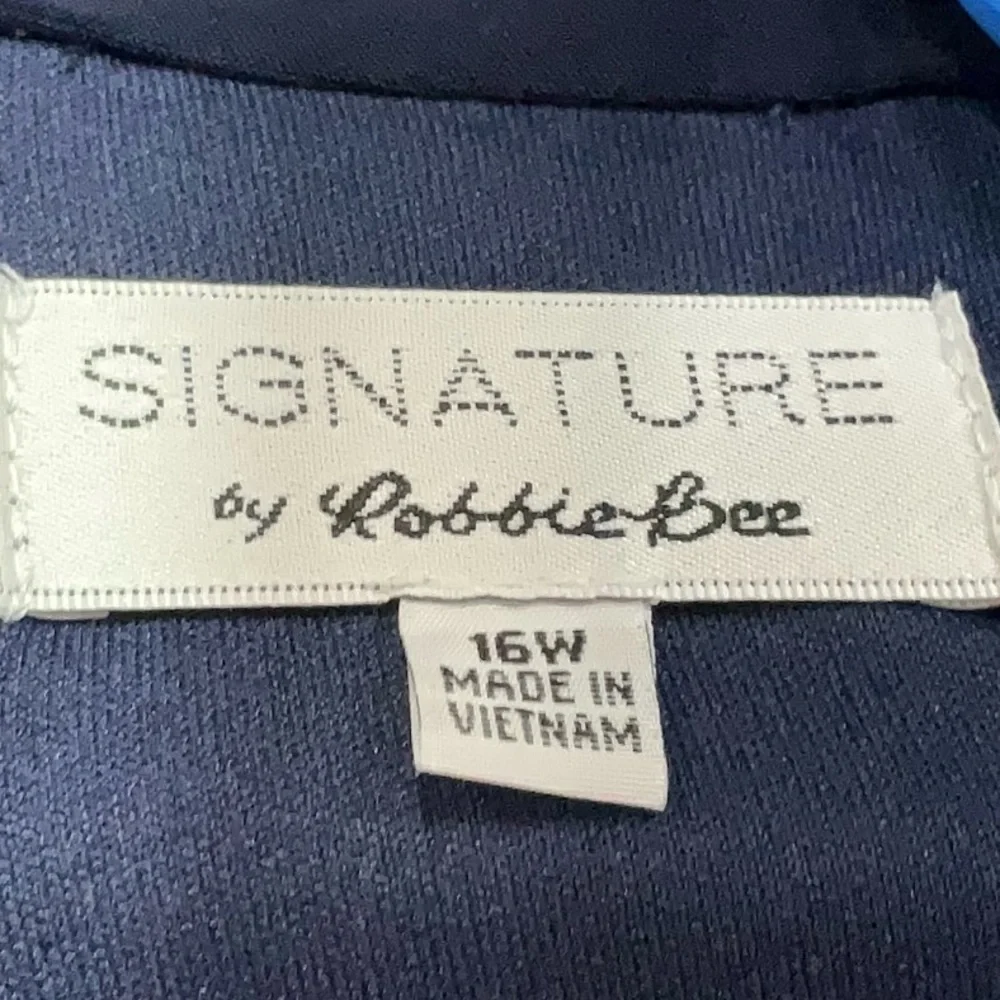 🚨 Signature by Robbie Bee - Picture 3 of 4